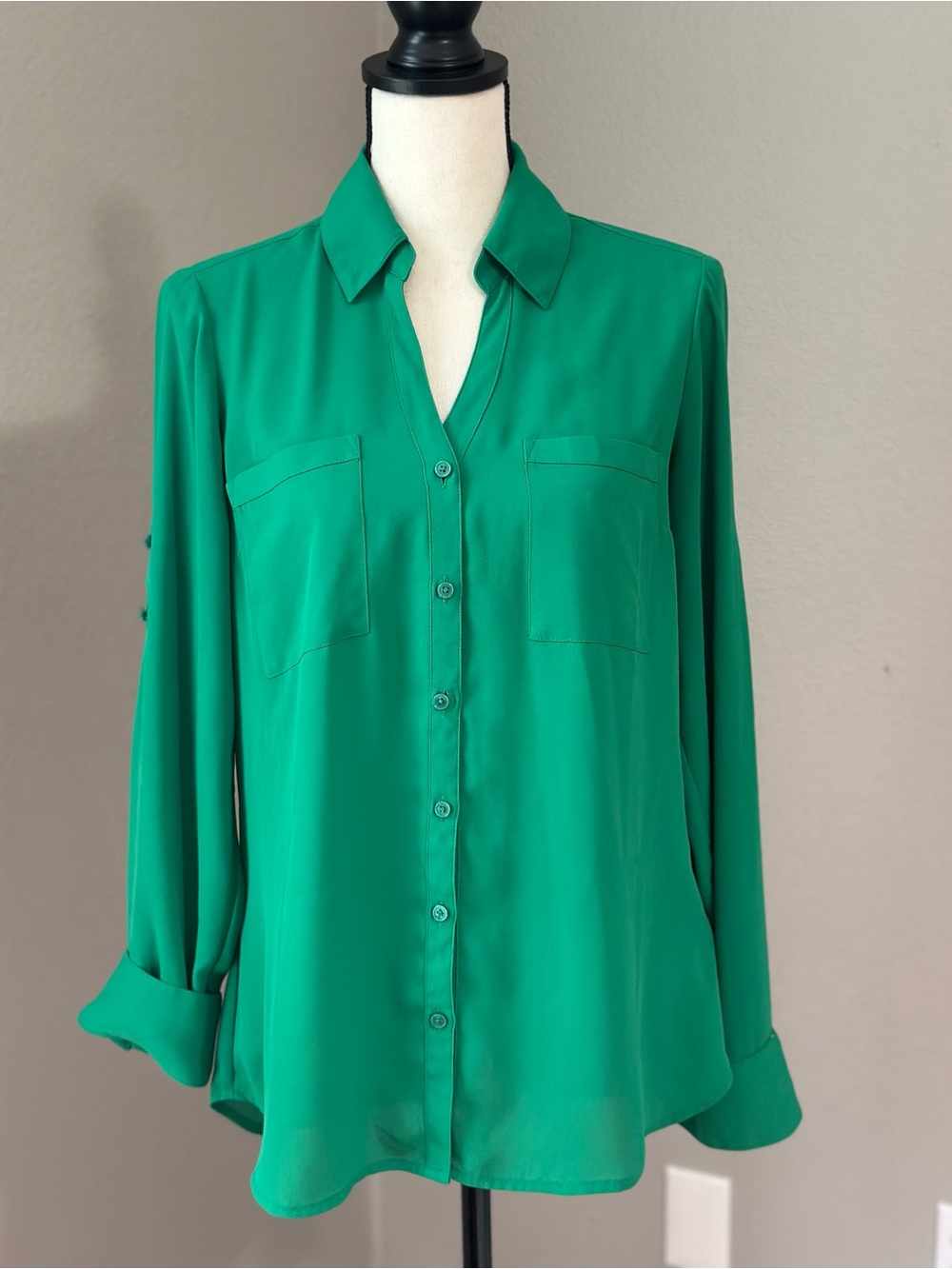 Express Vibrant Emerald Green Button-Down Blouse
